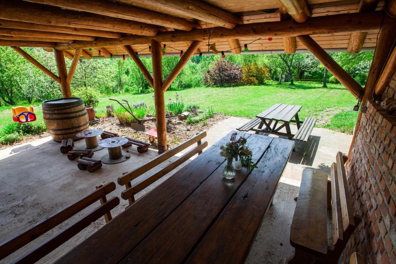 Na Okic - A Private Forest Oasis Sveti Martin pod Okicem Buitenkant foto