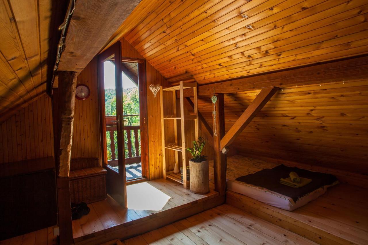 Na Okic - A Private Forest Oasis Sveti Martin pod Okicem Buitenkant foto